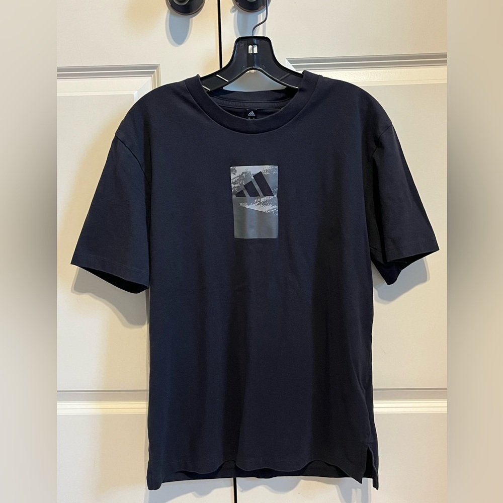 Men’s Adidas Small Short Sleeve Tee w/graphic